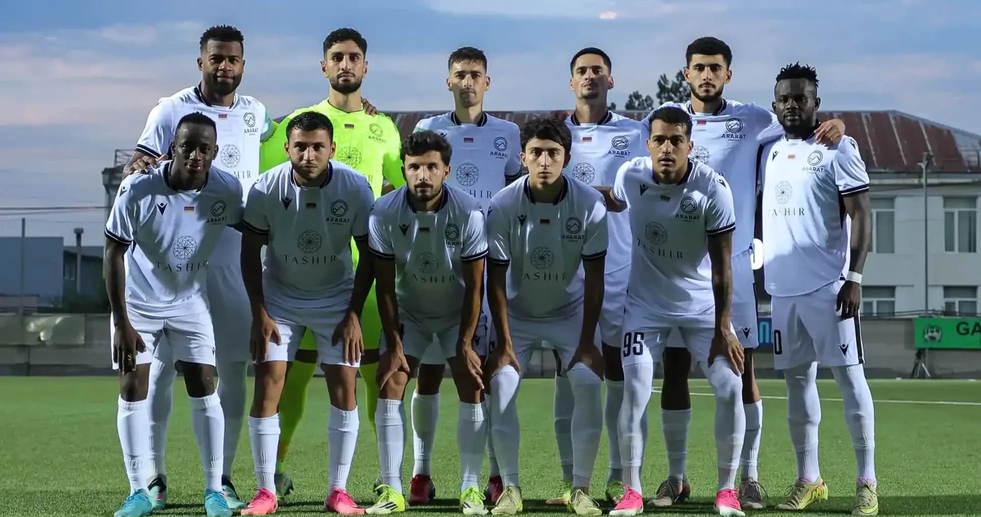 Equipo de Ararat-Armenia en formación