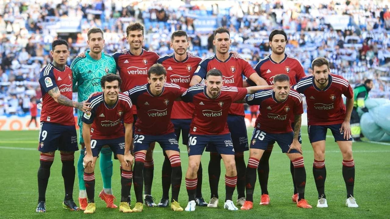 Jugadores de Osasuna posando antes del partido
