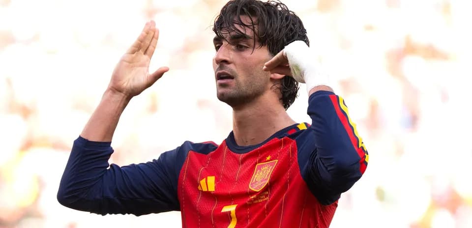 Jugador español señalando durante el partido