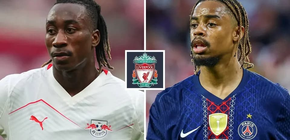 Dos jugadores de fútbol en camisetas de clubes diferentes