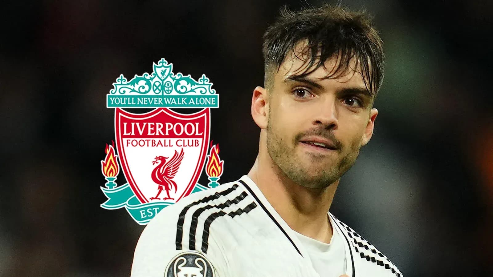 Jugador de fútbol con escudo del Liverpool detrás