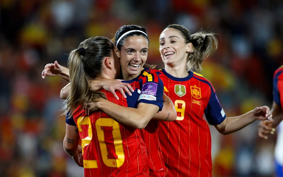 Jugadoras de España celebrando un gol juntas