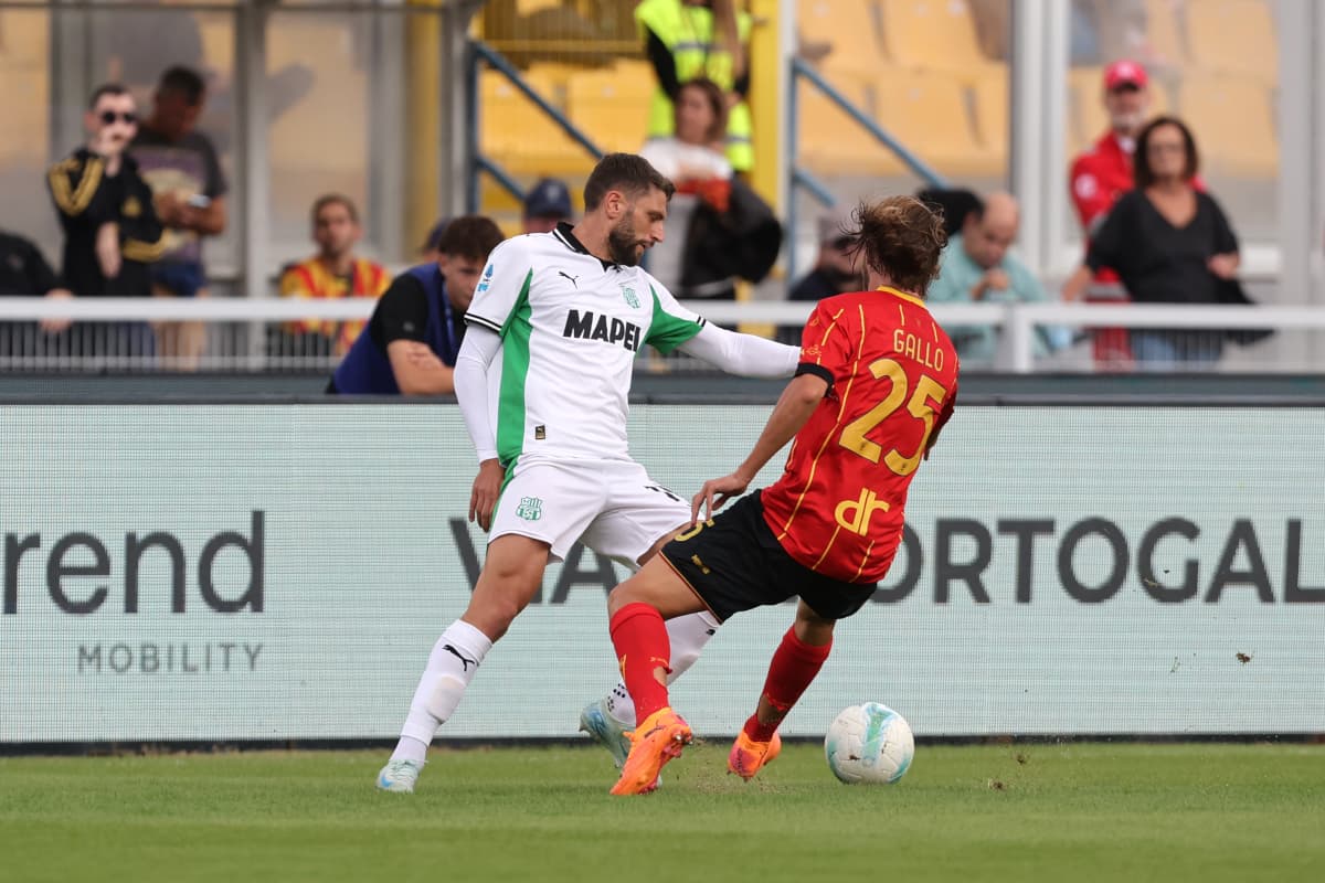 Jugador de Sassuolo desafiando a Lecce