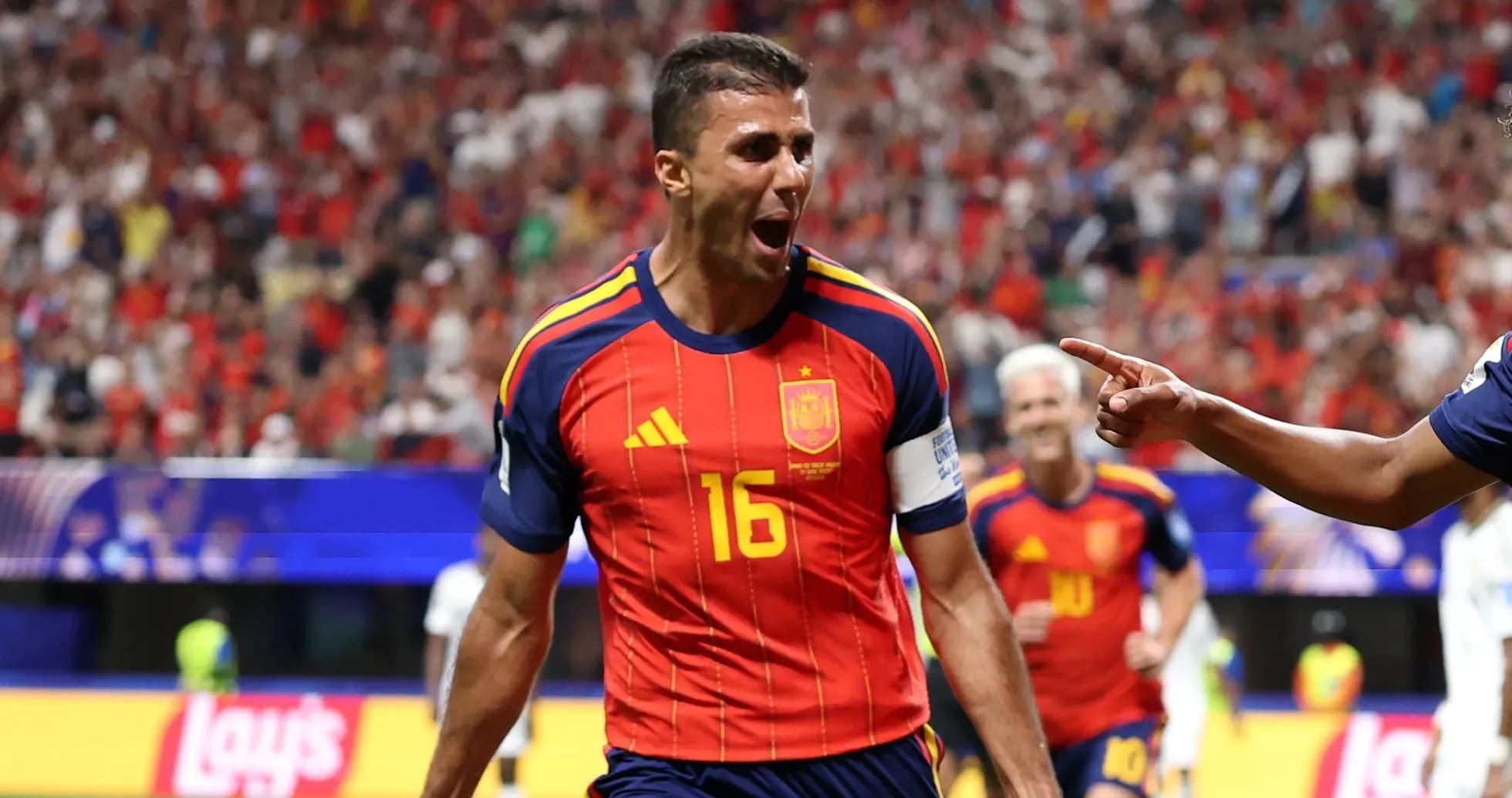 Jugador de España celebrando un gol en el partido