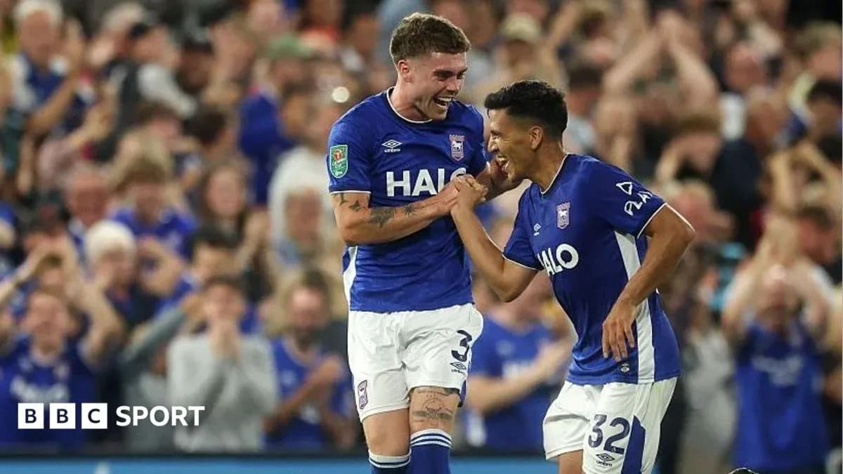 Jugadores de Ipswich celebrando un gol en el estadio