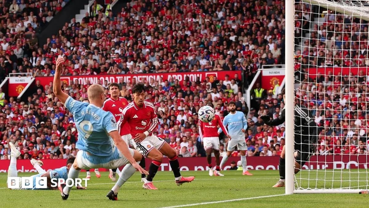 Jugador de Manchester City lanzando un tiro a puerta