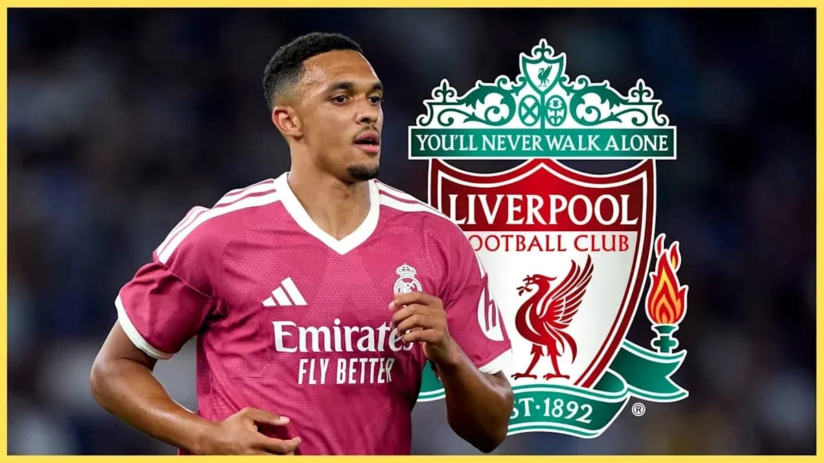 Jugador de fútbol en uniforme con escudo de Liverpool