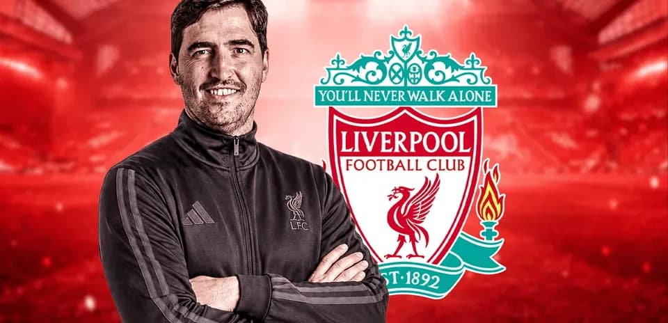 Entrenador de Liverpool con logo del club de fondo