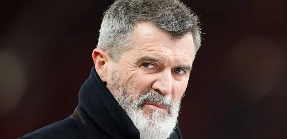 Hombre con barba y abrigo mirando hacia adelante