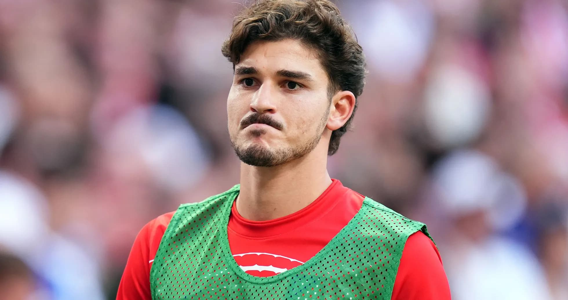 Jugador en el banquillo durante un partido