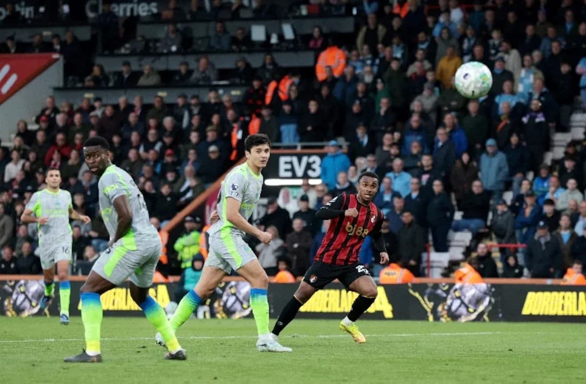 Jugadores de Manchester City y Bournemouth en acción