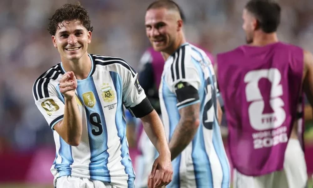 Jugador argentino sonriendo durante el partido