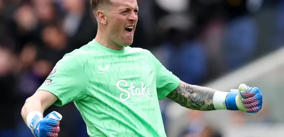 Portero de Everton celebrando una victoria