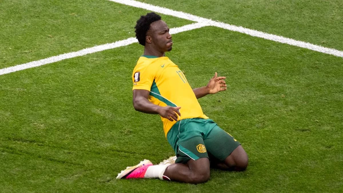 Jugador de fútbol celebrando en el campo de juego
