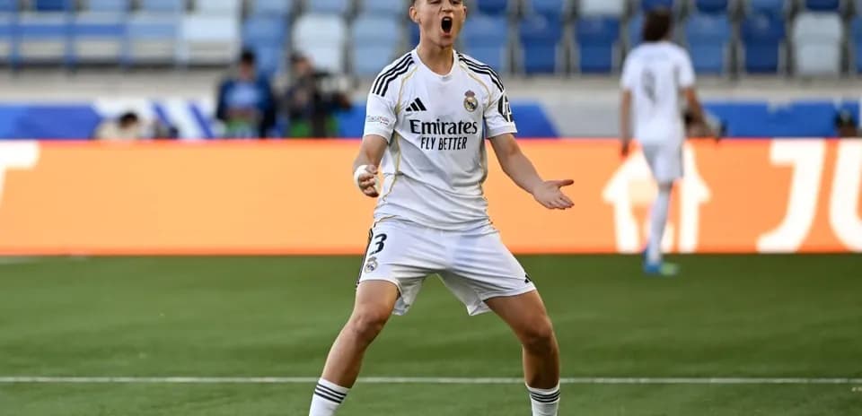 Jugador de Real Madrid celebrando en el campo