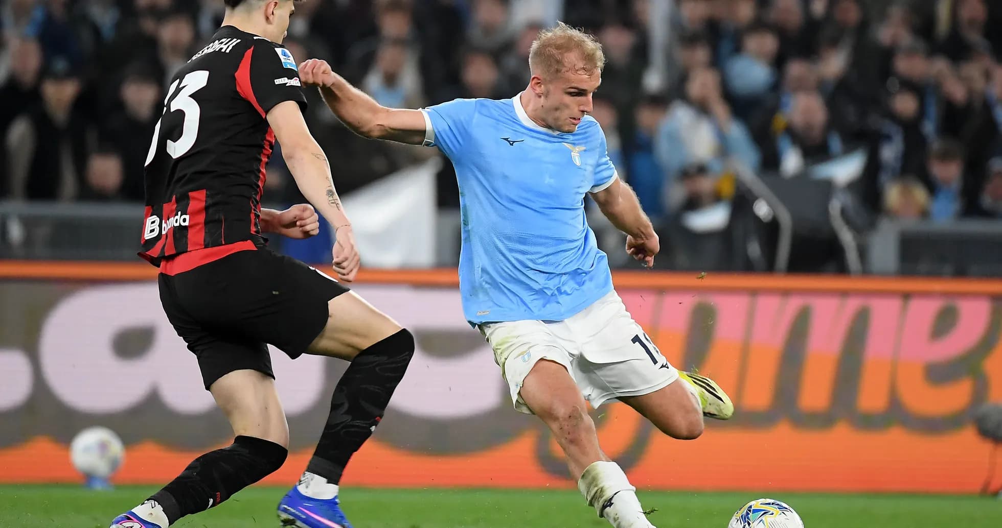 Lazio contra AC Milan en partido de fútbol
