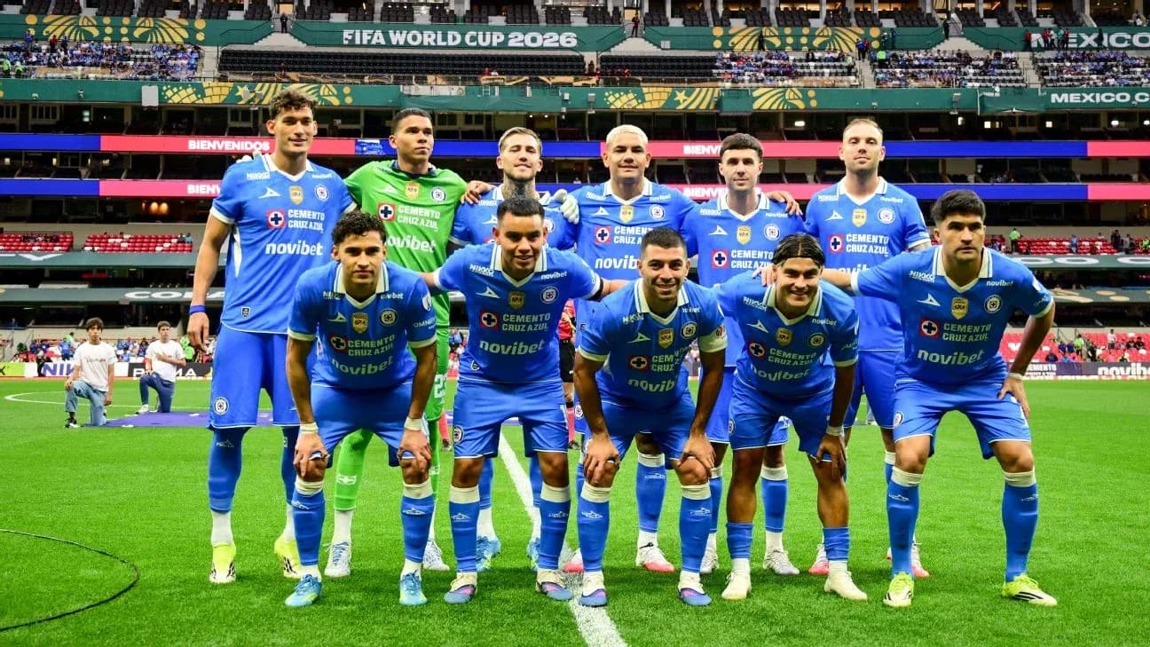 Alineación de Cruz Azul en el Estadio Azteca