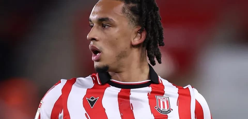 Jugador de Stoke City en acción durante partido