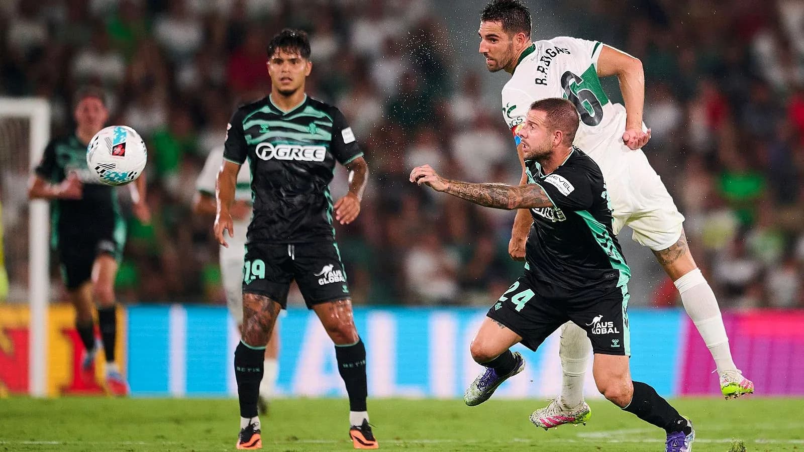 Acción del partido entre Real Betis y Elche