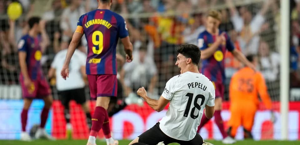 Pepelu celebrando un gol contra el Barcelona