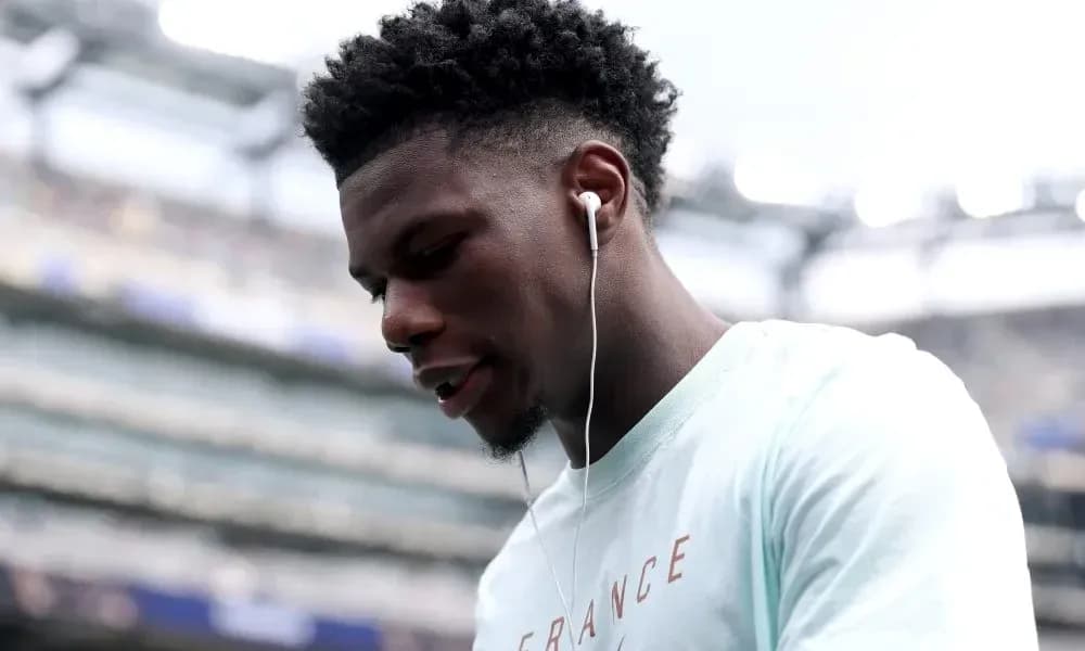 Jugador con auriculares antes del partido