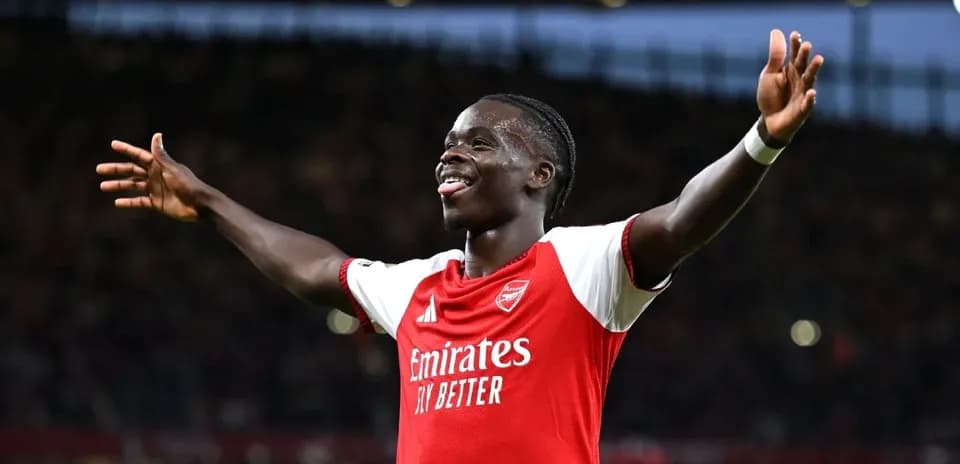 Jugador de Arsenal celebrando un gol en el estadio