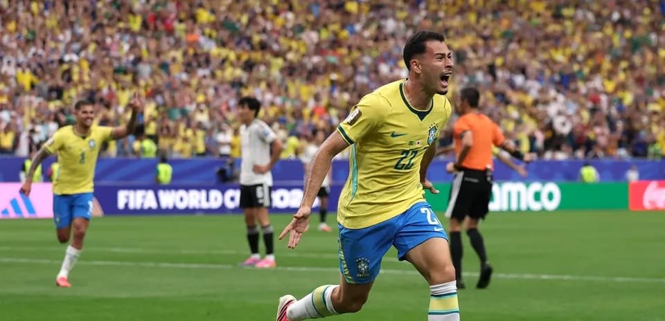 Jugador de Brasil celebrando un gol en partido