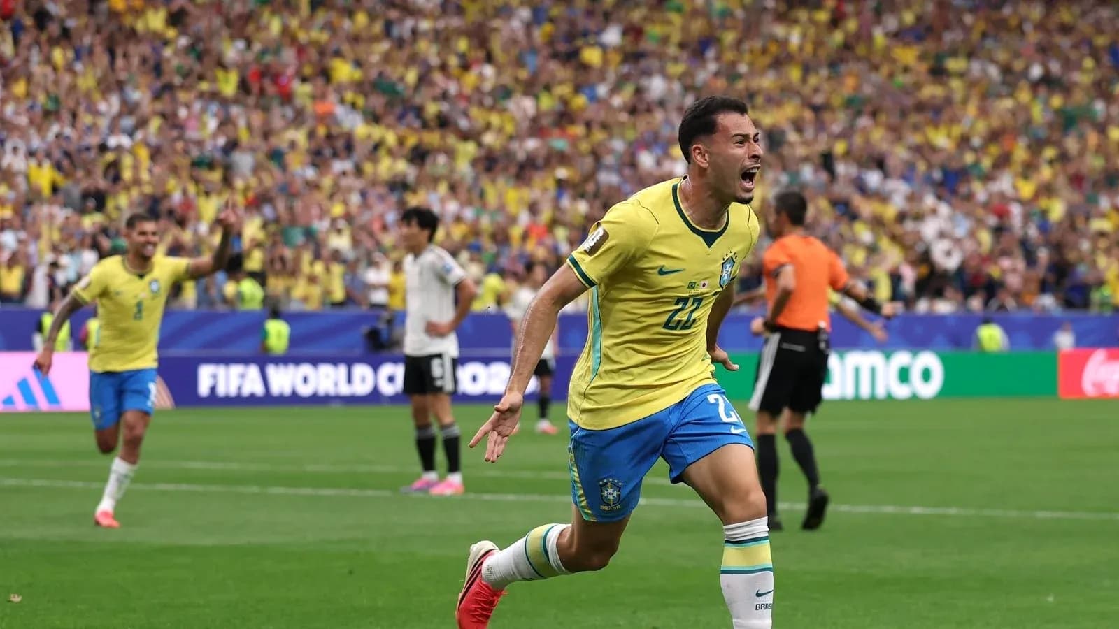 Jugador de Brasil celebrando un gol en partido