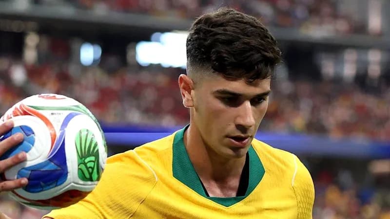 Jugador australiano con balón en el partido