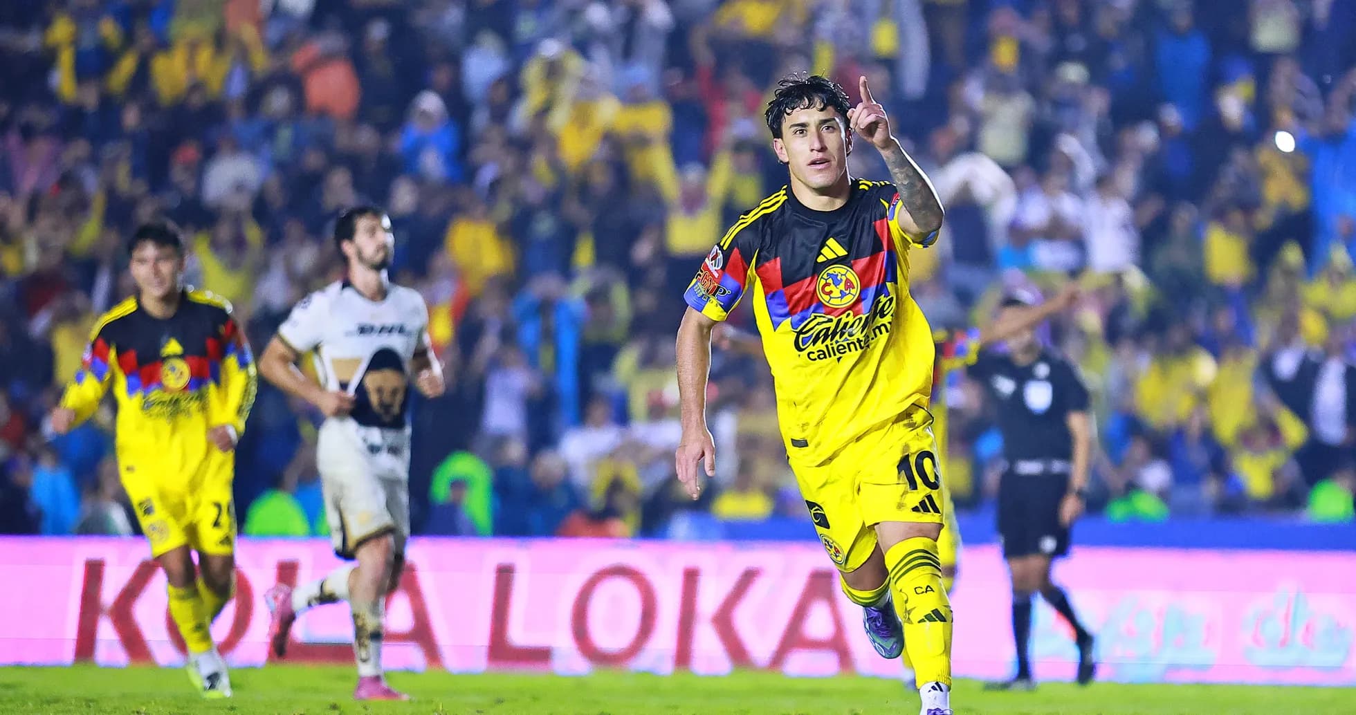 Jugador del Club América celebrando un gol