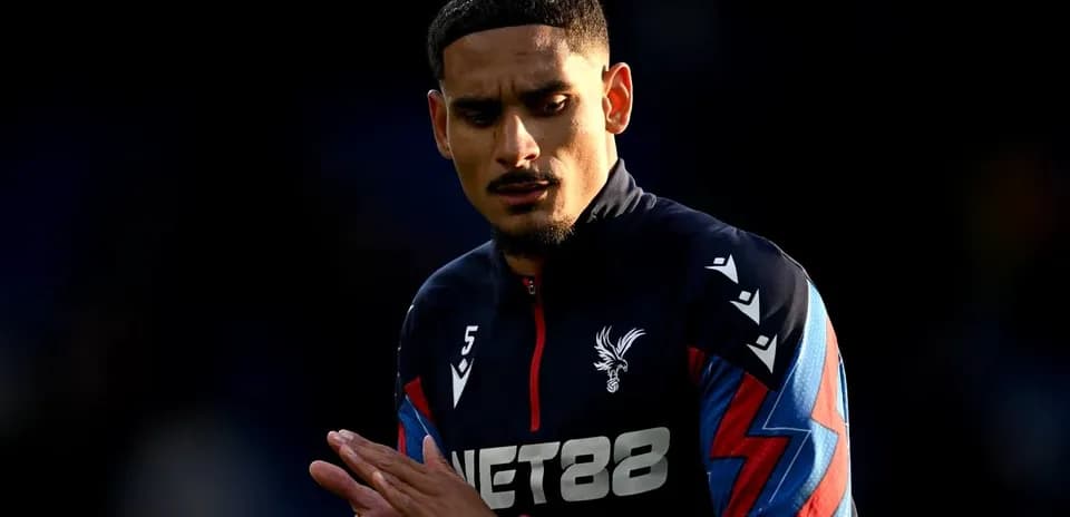 Jugador de Crystal Palace en el campo durante calentamiento