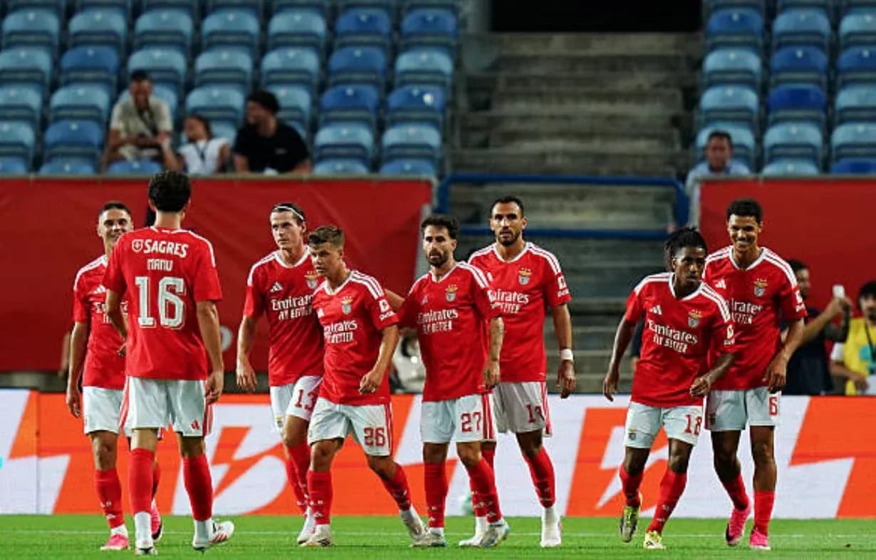 Jugadores de Benfica celebrando un gol
