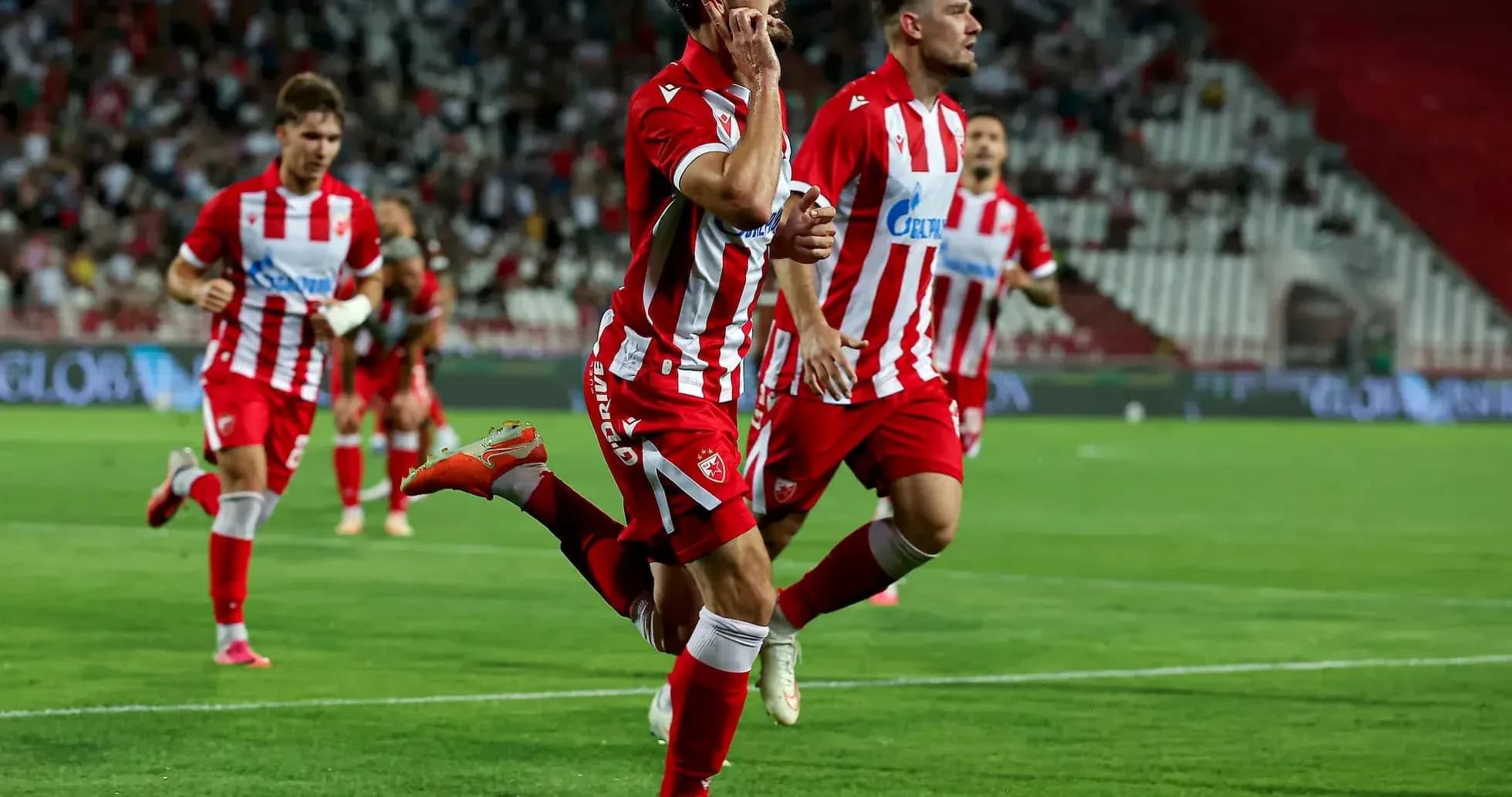 Celebración de un jugador de FK Crvena Zvezda