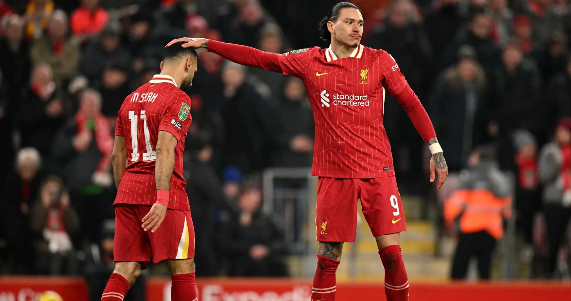 Jugadores de Liverpool en el campo durante el partido