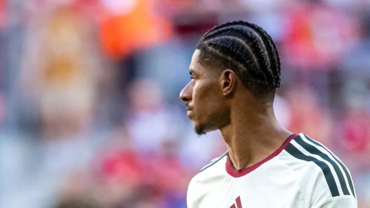 Jugador con trenzas mirando hacia un lado