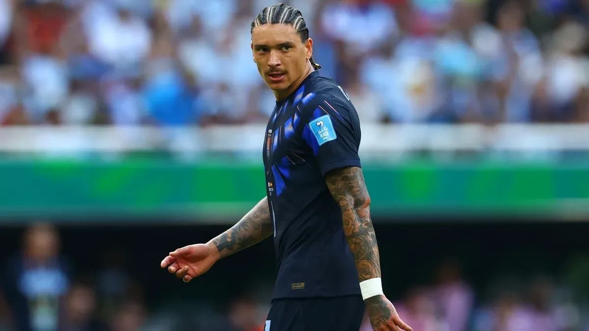 Jugador en acción durante un partido de fútbol