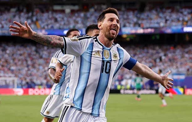 Lionel Messi celebrando un gol con Argentina