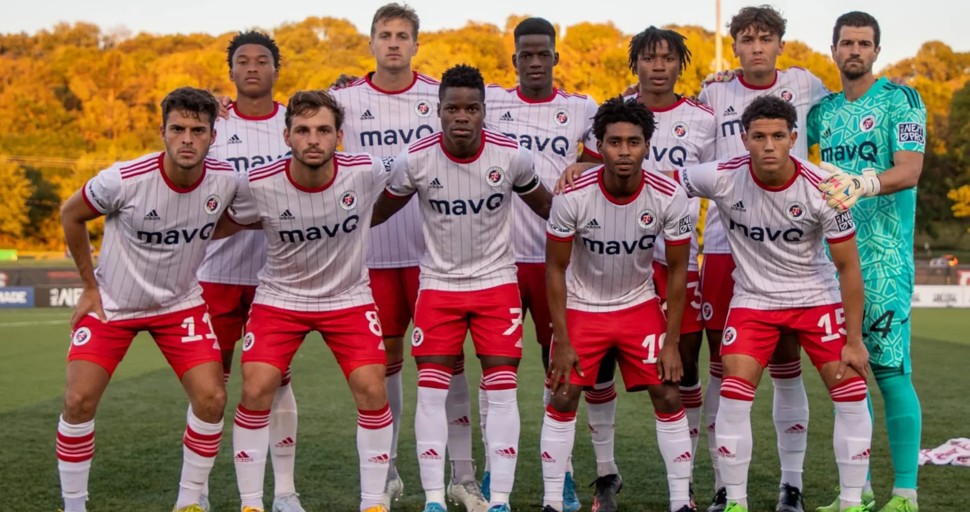 Jugadores de North Texas en formación