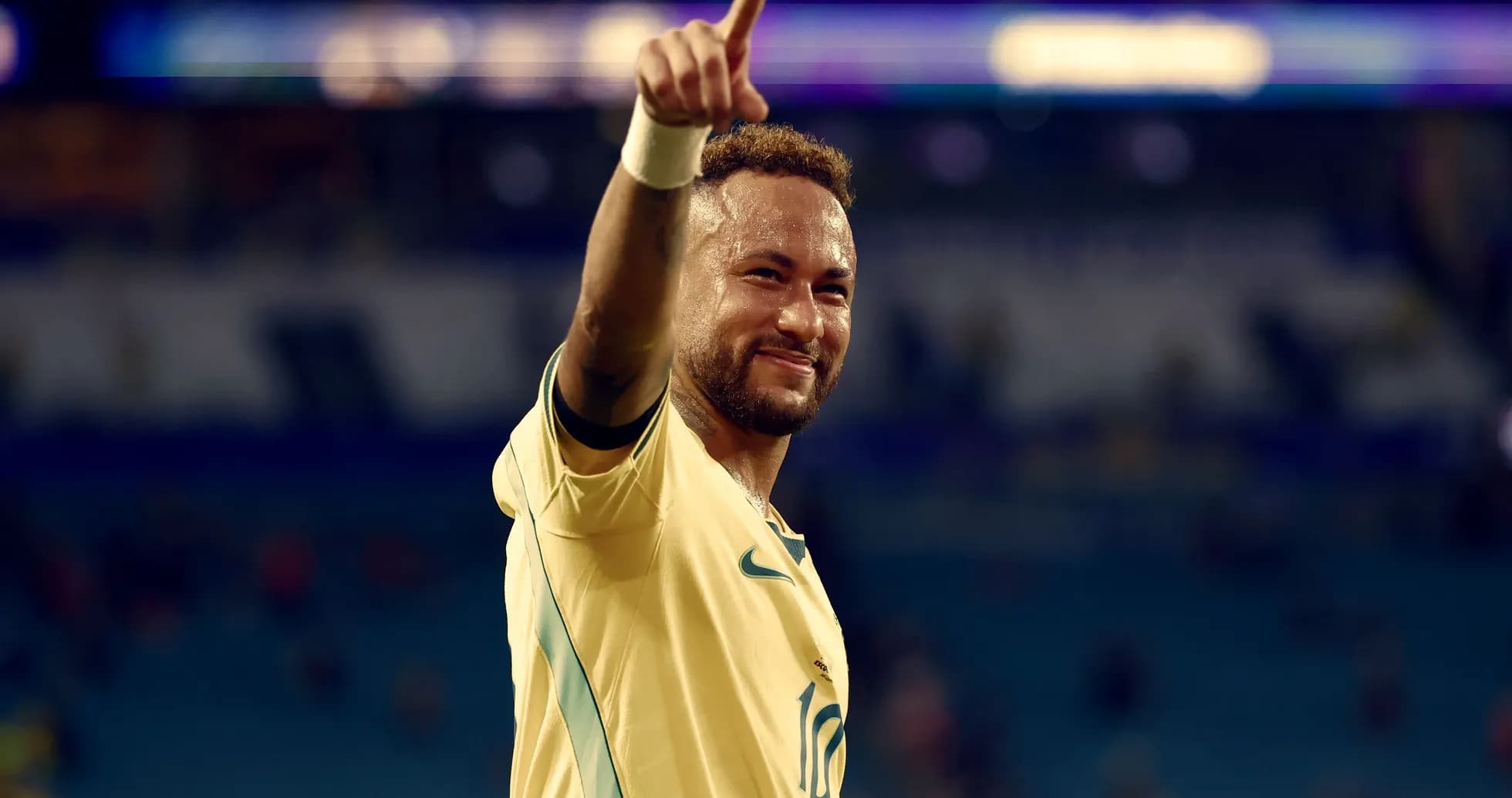 Jugador de fútbol celebrando con el dedo levantado