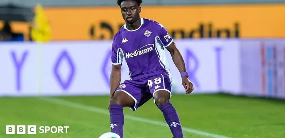 Jugador de la Fiorentina en acción durante partido