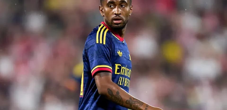 Jugador de fútbol en acción durante el partido