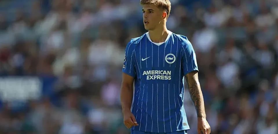 Jugador de Brighton en acción en el campo