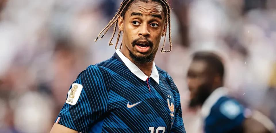 Jugador de Francia en uniforme durante un partido