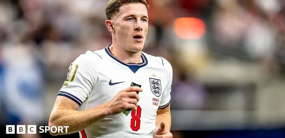 Jugador de Inglaterra corriendo en partido de fútbol