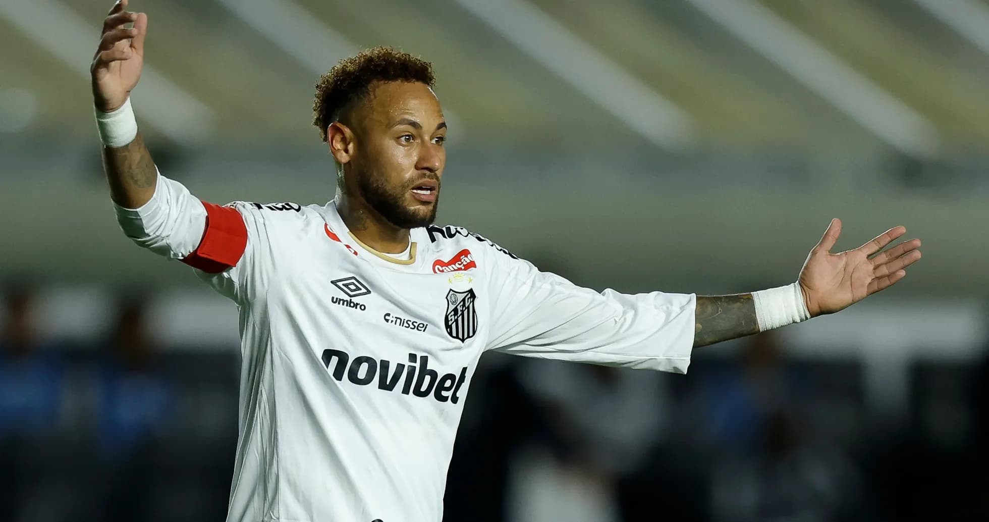 Neymar gesturing during a Santos FC match
