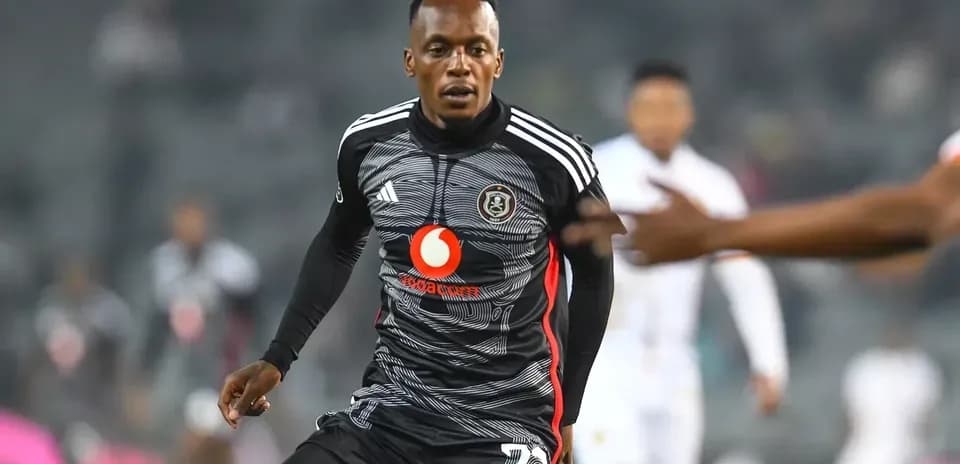 Jugador de Orlando Pirates corriendo durante un partido