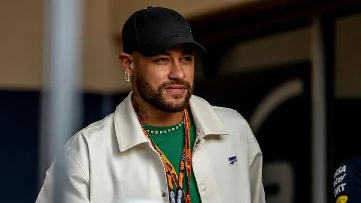 Neymar sonriente en un evento deportivo