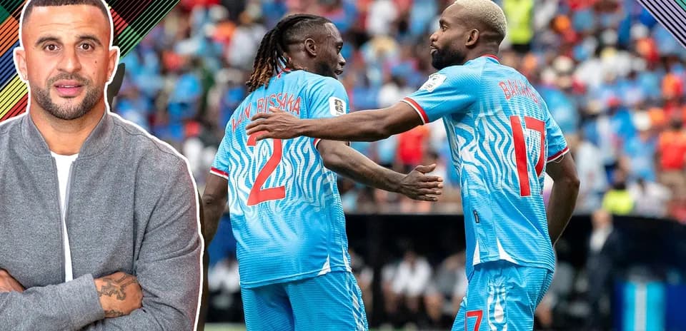 Jugadores celebrando un gol en el partido
