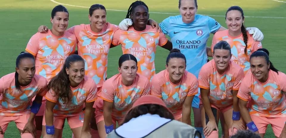 Jugadoras de Orlando Pride posando en equipo