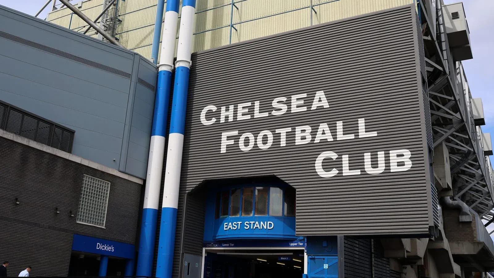 Entrada del East Stand del Chelsea Football Club
